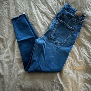 American eagle raw hem ankle Jean 10 short
